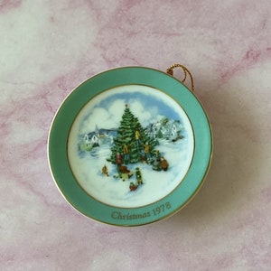 Vintage AVON Collectible Trimming The Tree Christmas Ornament, 1989 Miniature Plate Ornament