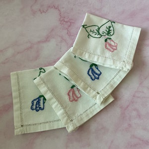 Vintage Hand Embroidered Handmade Napkins, Flower  Design - Set of 4 Tea/Luncheon/Cocktail Napkins