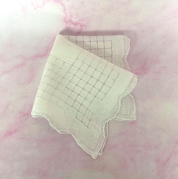 Vintage Ivory White Pulled Thread Embroidered Han… - image 2