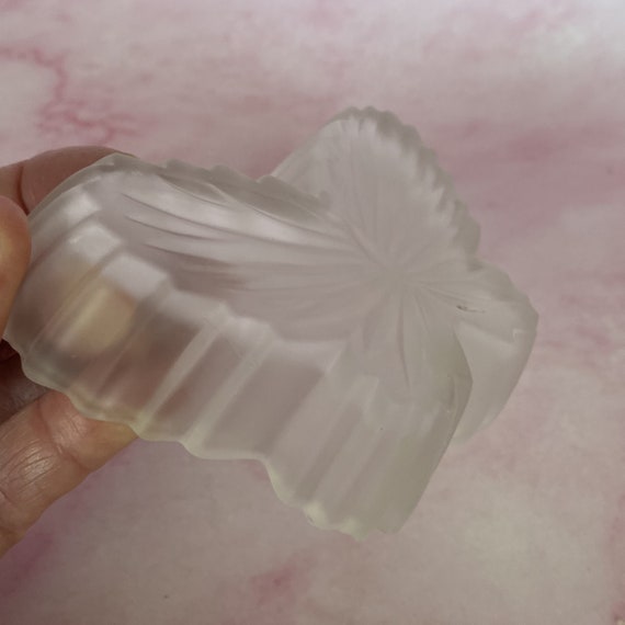 Vintage White Frosted Glass Butterfly Trinket Box… - image 7