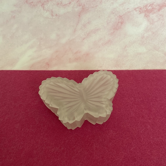 Vintage White Frosted Glass Butterfly Trinket Box… - image 1