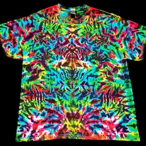 T-shirt tie-dye arc-en-ciel en vitrail foncé tailles ADULTE, hauts de grandes tailles, chemise mode style bohème