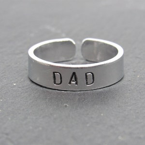 Regalo del día del padre PAPÁ Anillo de plata estampado a mano, regalo personalizado del día del padre, anillo con nombre, anillo ajustable para hombre, regalos para papá de la hija