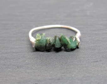 Emerald ring sterling silver crystal ring, green emerald crystal wire wrapped ring, raw stone birthstone rings for women May birthstone ring