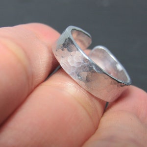 Hammered Ring adjustable thumbs ring for women, aluminium minimalist men's ring silver, plain hammered ring gift for him and her adjustable