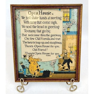 Könnte beinhalten: Ein gerahmter Vintage-Druck mit einem Gedicht über ein offenes Haus. Das Gedicht lautet: "Open House - We just shake hands at meeting With many that come nigh, We nod the head in greeting To many that go by; But welcome thru the gateway Our few Old Friends,and true; The hearts leap up, and straightway There's Open House for you. Old Friend! There's Open House for you. Massey"