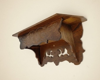 Reloj de pared de madera de roble tallada a mano con estante, cajón oculto y ranura para plato, 22" ¡Guau!