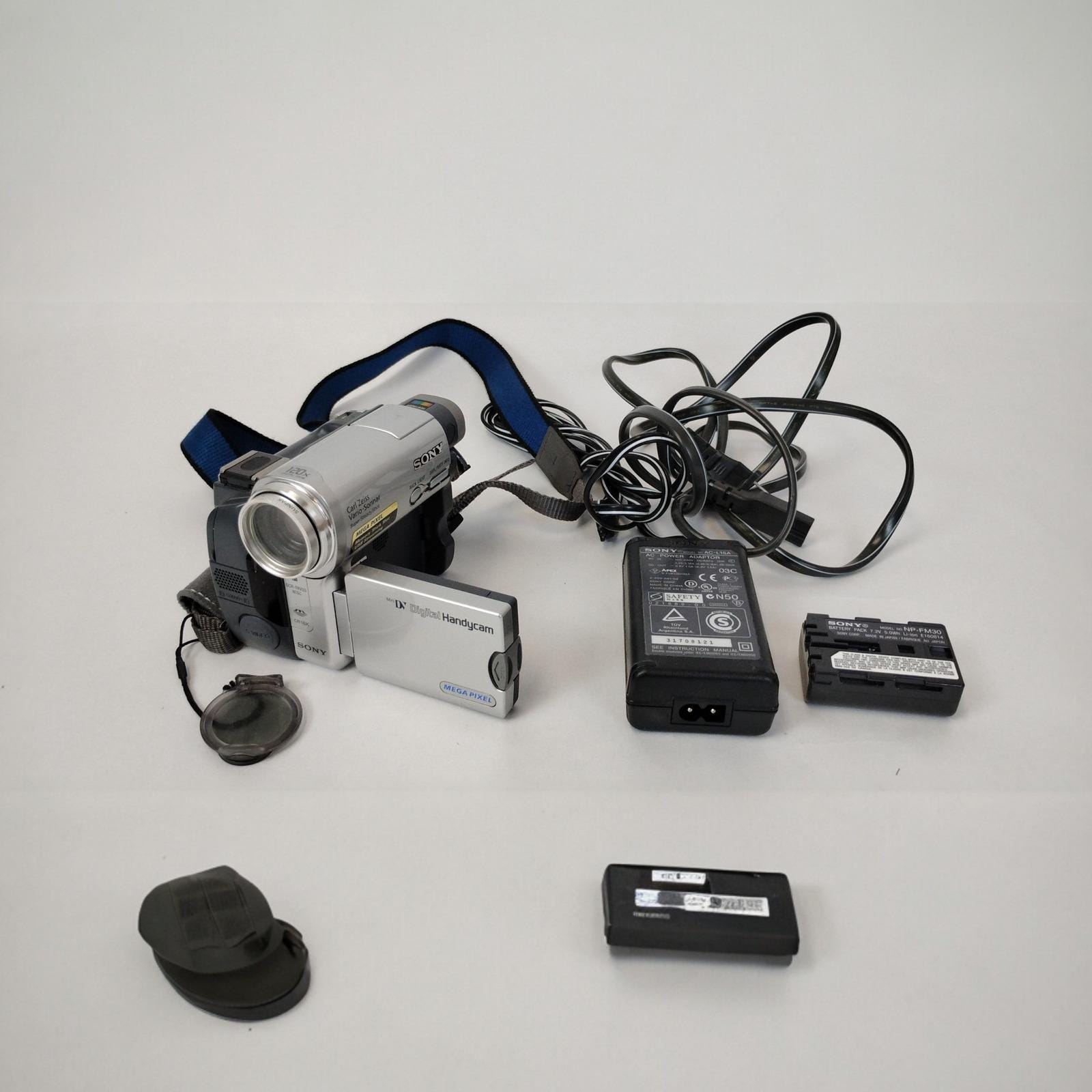 Sony DCR-TRV33 Handycam Minidv Camcorder FOR REPAIR Carl Zeiss
