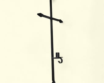 Aplique de pared vintage de hierro forjado con forma de cruz y portavelas, estilo gótico, metal negro, 71 cm de altura.
