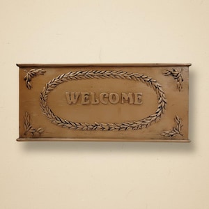 Maceta de bienvenida rectangular de resina con forma de corona de laurel, tono bronce, 18" VTG