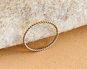 Bague torsadée tressée en or de 1 mm, bague empilable délicate remplie d'or 14 carats, bagues minimalistes, de promesse et de mariage fines pour votre journée spéciale Taille : 5-9