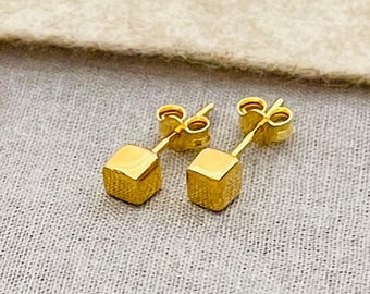 Sleek Sterling Silver Cube Stud Earrings - Versatile Fashion Accessory