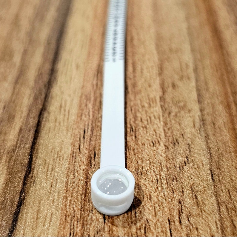 Ring sizer 1-17 US Measuring Set Reusable Finger Size Gauge Measure Tool White BlackAdjustable plastic ring size finder with a magnifying image 9