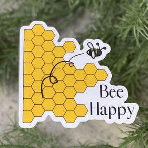 Diffondi la felicità con il nostro adesivo in vinile a nido d'ape "Bee Happy"! Impermeabile, resistente alle intemperie e lavabile in lavastoviglie!