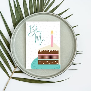 Laat het feest beginnen met onze 'Blow Me'-verjaardagskaart - blanco binnenkant
