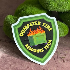 ¡Controla el caos con nuestra calcomanía del Equipo de Respuesta ante Incendios de Contenedores! ¡Impermeable, resistente a la intemperie y apta para lavavajillas!