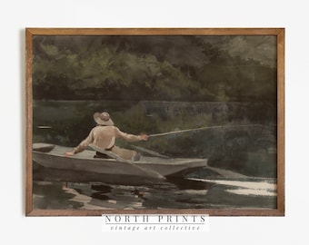 Puede incluir: Una pintura de acuarela vintage de una persona pescando desde un bote en un lago. La pintura está enmarcada en un marco de madera marrón. La pintura se titula "NORTH PRINTS vintage art collective".