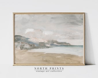 以下が含まれることがあります： 海岸に町がある海の風景の水彩画。絵は灰色、青、茶色の色合いで描かれている。空は曇っていて、海は穏やか。町は小さく、建物がいくつかある。絵は金色の額縁に入っている。