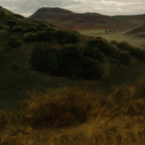 K&ouml;nnte beinhalten: Ein Gem&auml;lde einer Landschaft mit sanften H&uuml;geln und einem bew&ouml;lkten Himmel. Die H&uuml;gel sind mit gr&uuml;nem Gras und B&auml;umen bedeckt. Der Himmel ist hellblau mit wei&szlig;en Wolken.