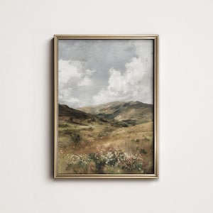 Könnte beinhalten: Gerahmtes Landschaftsgemälde in einem goldfarbenen Rahmen. Das Kunstwerk zeigt ein Tal mit sanften Hügeln, einem bewölkten Himmel und Wildblumen im Vordergrund. Die Farbpalette umfasst Grün-, Braun- und Blautöne und erzeugt eine ruhige Atmosphäre.