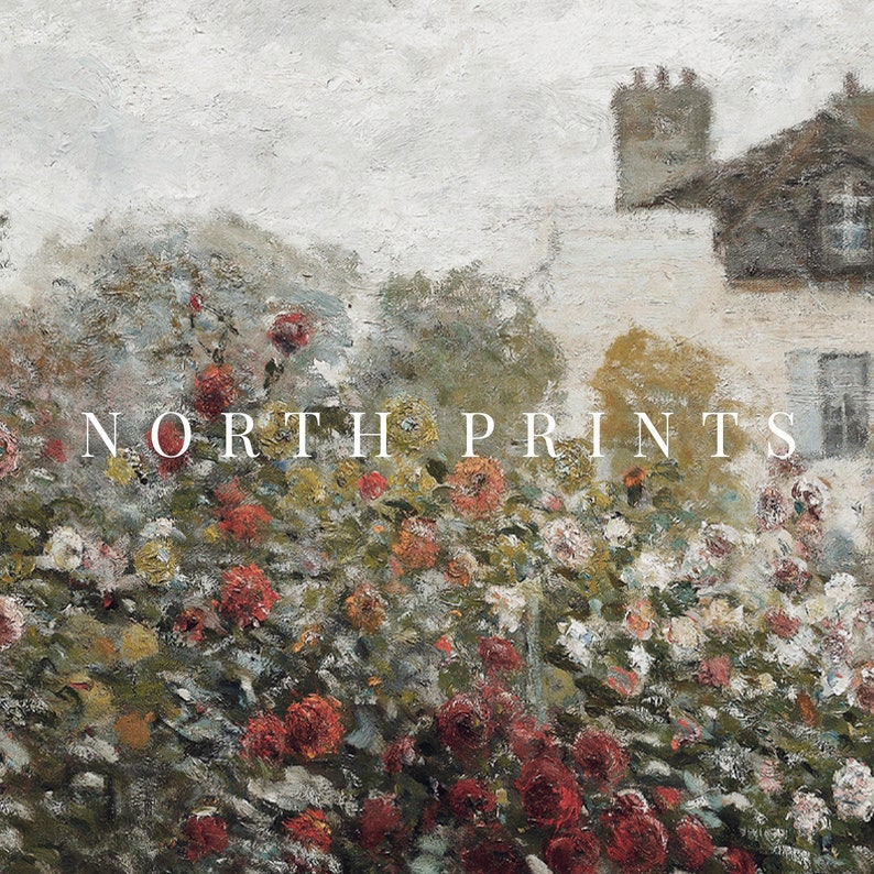 Puede incluir: Una pintura de un jard&iacute;n con una casa en el fondo. El jard&iacute;n est&aacute; lleno de flores rojas, blancas y amarillas. La casa es blanca con un techo marr&oacute;n y una chimenea. El texto "NORTH PRINTS" est&aacute; impreso en la parte inferior de la pintura.