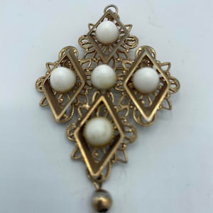 Signed HOBE Cabochon/Milk Glass Gold Tone Filigree Pendant /Brooch
