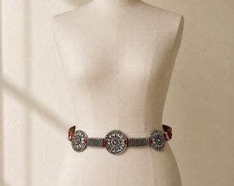Southwestern Concho-bälte i röd mocka, silverfärgad vintage, 35 tum