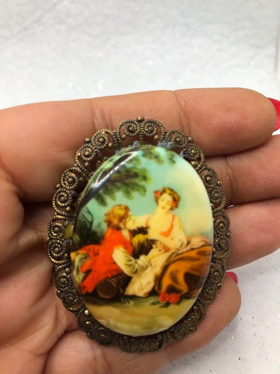 Vintage Fragonard porcelain brooch / pin