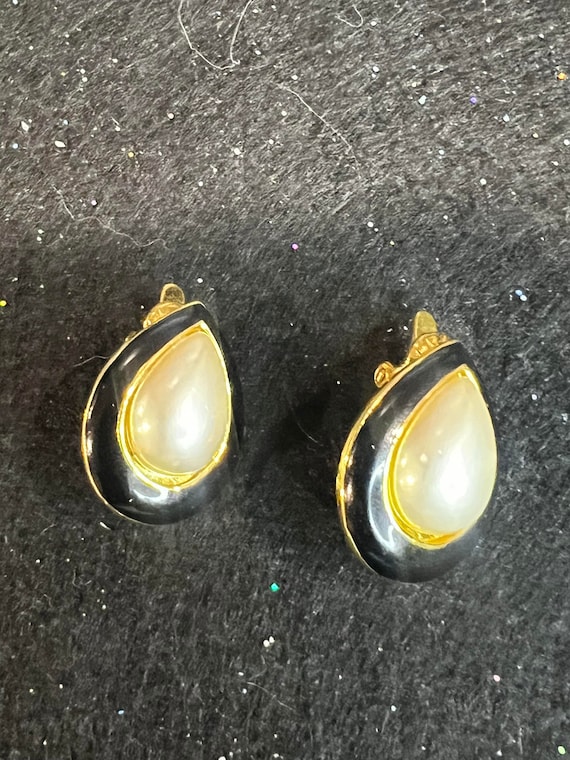 Signed Trifari Clip On Earrings Teardrop - image 3