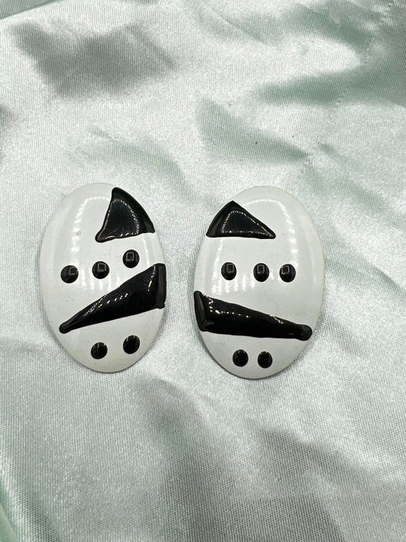 Black and White Enameled Oval Metal  Stud Earrings