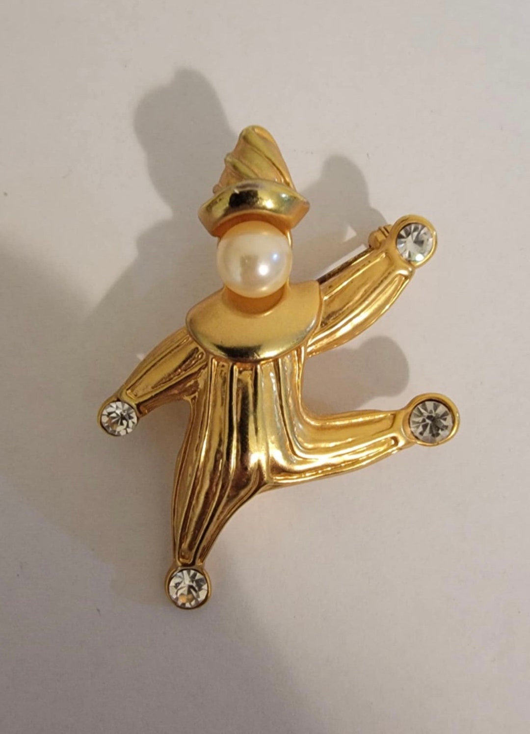 Broche Clown Dansant Strass – Alliage Doré, Vintage, Fait Main