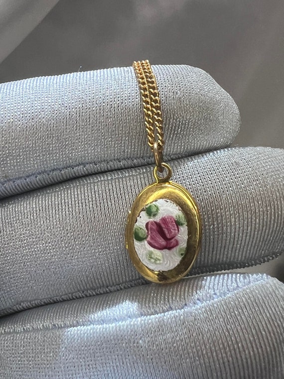 Miniature Gold ton Oval Photo Locket Pendant neckl