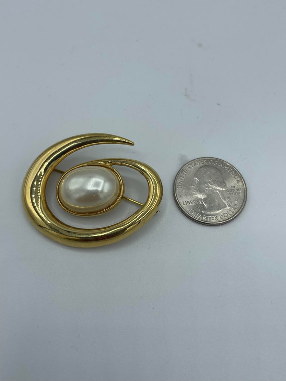 Signet MONET Swirl Brooch with faux Pearl, Costum… - image 3