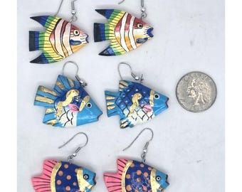 Pendientes colgantes de madera vintage con forma de pez, pintados a mano y tallados a mano, lote de 3, estilo tropical.