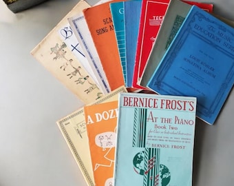 Lote de 11 libros de música para piano, libros de bolsillo antiguos y de época, buen estado.