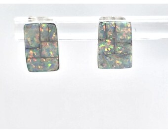 Pendientes rectangulares perforados con incrustaciones de ópalo y plata de ley, firmados SM. Hermosos, nuevos sin etiquetas.