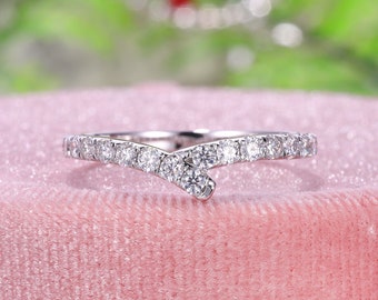 Band Diamant Ehering, Zeitgenössische Chevron Form Matching Band, V stapelbarer Ring, V Kontur Stack Ring, Schlankes V-förmiges, Gebogenes V Band