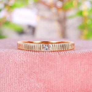 14k guldring med kritstrecksrandig fyrkantig diamant, moderiktig utrustningsring, läcker guldring, diamantlillefleekring, stapelbar ring, alliansring, löftering