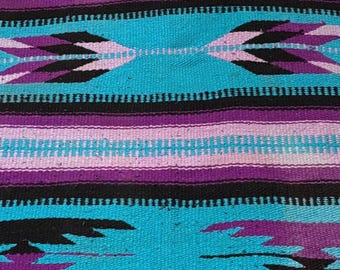Tapete vintage de lã trançada do sudoeste: azul-petróleo, roxo e turquesa