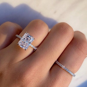 Bague de fiançailles en moissanite taille radiant 2 carats, bague de fiançailles, solitaire taille radiant, or massif taille radiant, bague de proposition de solitaire.