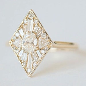 Vintage Oval Ring,Oval Cut Halo Moissanite Ring, Unique Moissanite Engagement Ring,14K/18k Solid  Gold Ring,Dainty Ring,Cluster Wedding Ring