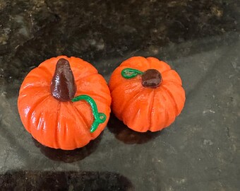 Imanes de calabaza de arcilla hechos a mano