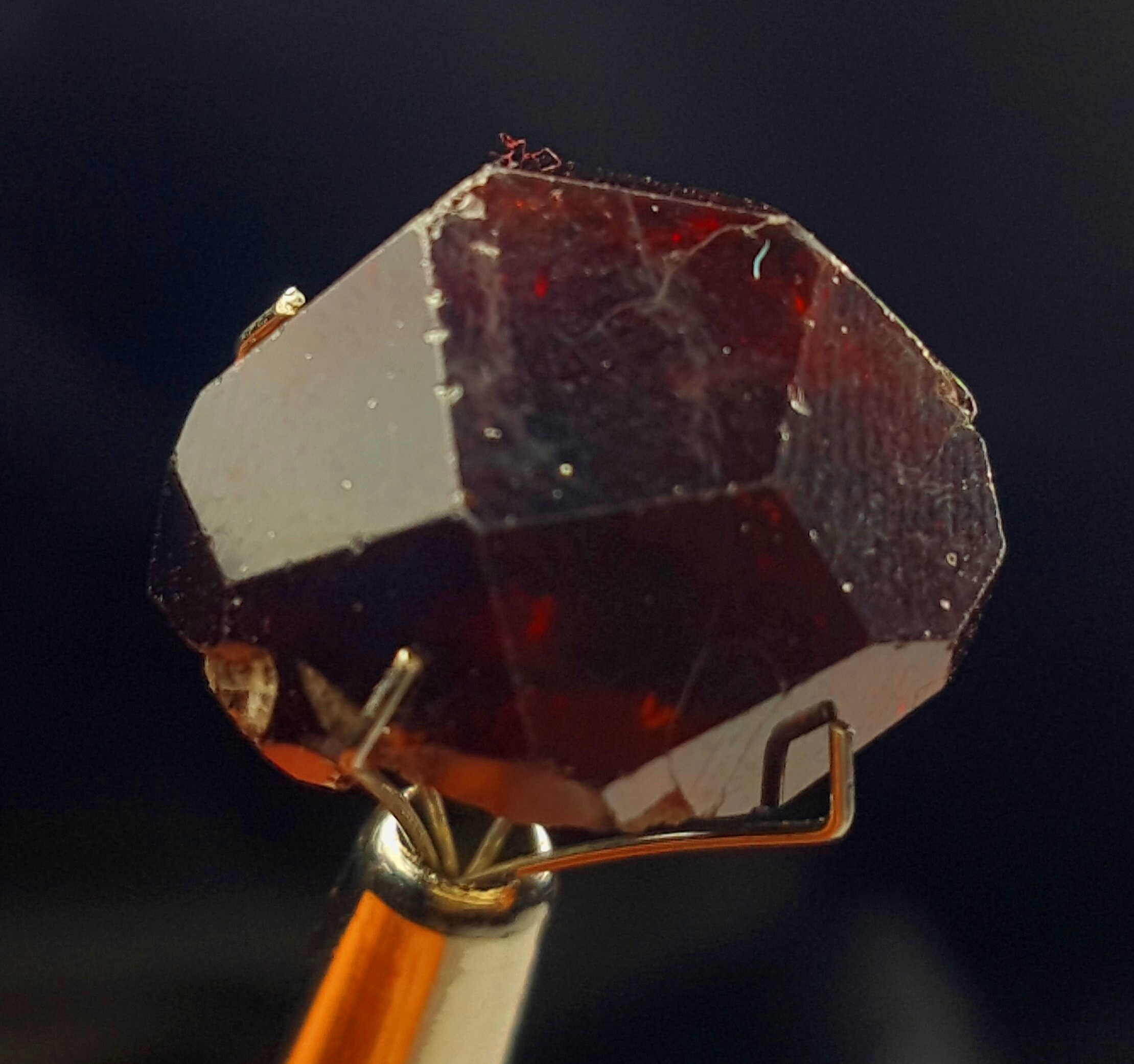 26 Carat Garnet Dark Red Most Beautful Atractive Termnated