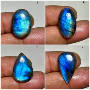 Puede incluir: Cuatro piedras preciosas de labradorita pulidas en varias formas: ovalada, de lágrima y alargada. Las piedras muestran destellos iridiscentes azules y turquesas con toques de marrón y gris. Estas piedras son ideales para la fabricación de joyas.