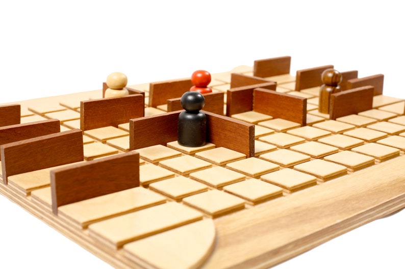 FAMOUS GAME, WOODEN Board Game, Quoridor 24 Player Wall Trapme