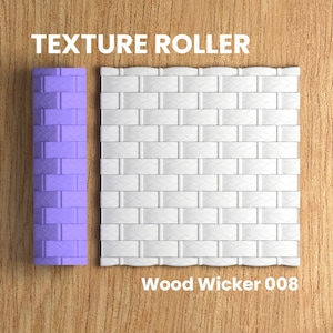 Könnte beinhalten: Eine violette Texturrolle mit einem Holzwicker-Muster. Die Rolle wird verwendet, um eine strukturierte Oberfläche auf Ton, Fondant oder anderen Materialien zu erzeugen. Das Muster ist ein sich wiederholendes Design aus kleinen Quadraten und Rechtecken.