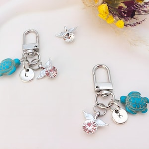 Pequeño llavero de tortuga marina con letra, llavero de tortuga, regalo personalizado, tortuga de viaje, dije para bolso de tortuga, idea de regalo de cumpleaños para amigos, esposo