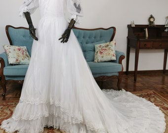 Vintage wedding unworn bridal lace dress cottage prairie romantic cottagecore fairycore puffed sleeves fairytale gown