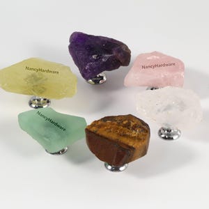 Natural crystal ore single hole knobs/Irregular crystal drawer knobs/Custom Engraved cabinet handles/Quartz ore dresser knobs/Wardrobe pulls