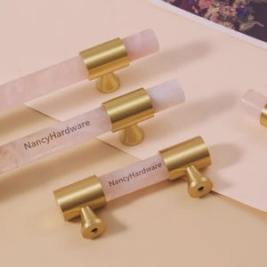Tiradores de cajón de mármol rosa/tiradores de armario/herrajes de cocina grabados a medida/tiradores de armario de latón/tiradores de armario/perillas redondas